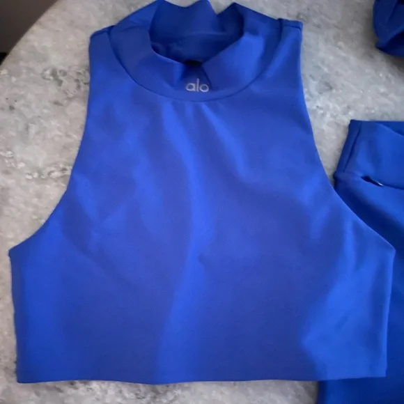 Alo Yoga Airlift Set - Picture 4 of 15